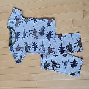 5 for $10 Carter's dinosaur print short sleeve and shorts pyjama set size 6
